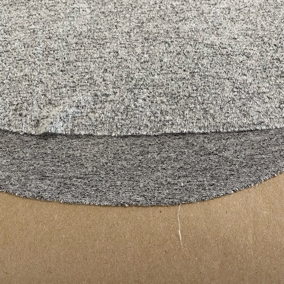 Grayson/Threads Women’s Size Medium Long Sleeve Grey T Shirt with Raw Hem Top - Picture 3 of 10